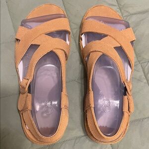 Chaco Women’s Wayfairer Sandal Size 8 Lt Tan Doe color - New without tag or box